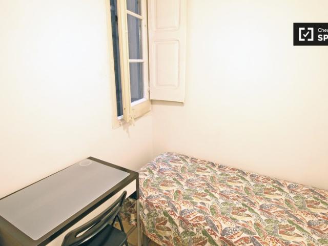 Habitación luminosa en piso compartido en el Eixample, Barcelona