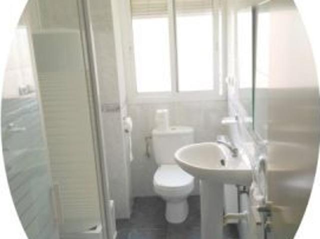 Habitación luminosa en piso compartido en La Magdalena, Zaragoza