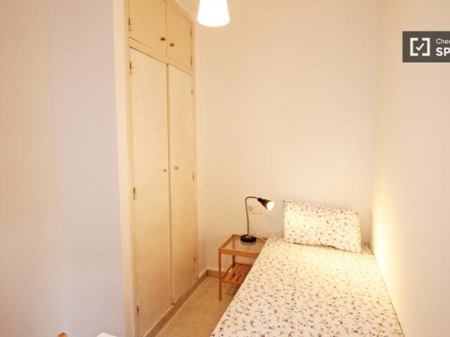 Habitación luminosa en piso compartido en Sants, Barcelona