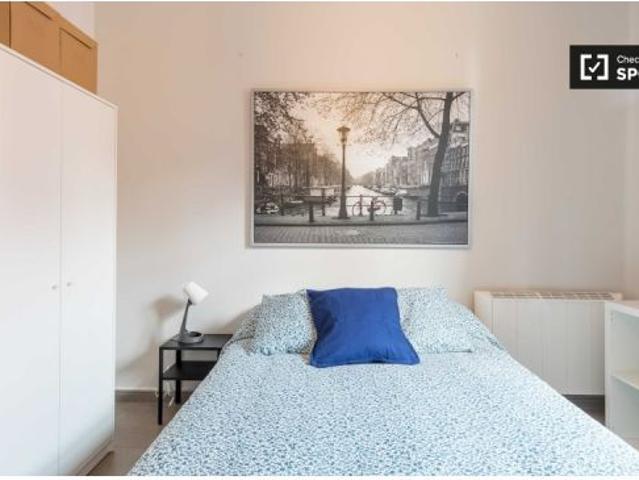 Habitación luminosa en un apartamento de 5 dormitorios en L' Eixample