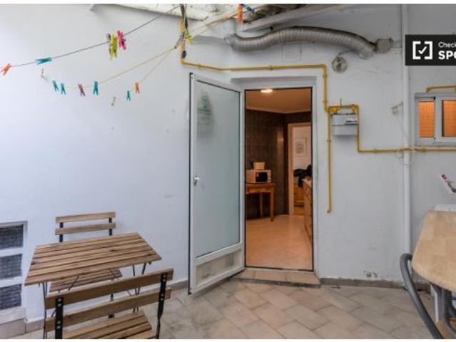 Habitación luminosa para alquilar en apartamento de 4 dormitorios en Camins al Grau
