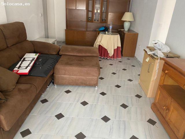 Habitación para chica en la zona de La Luz Disponible para el curso escolar