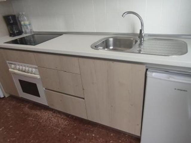 Habitación para chica estudiante Av. Madrid