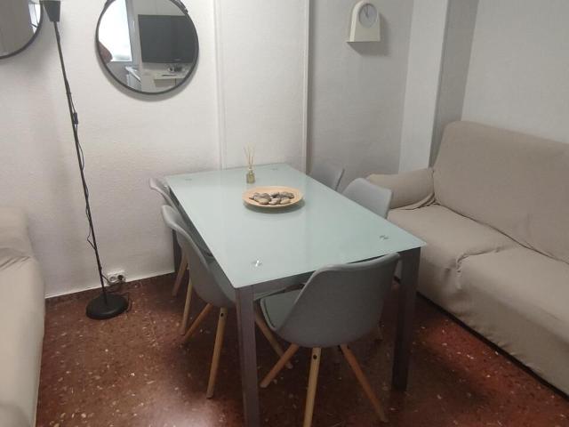 Habitación para chica estudiante Av. Madrid