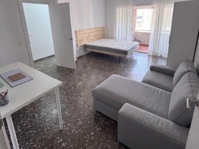 ✨ ¡HABITACIÓN PREMIUM DE 30 m2 CON TERRAZA PRIVADA Y VISTAS ESPECTACULARES EN AVENIDA ANDALUCÍA! ✨