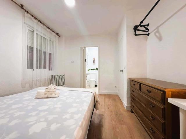 Habitacion privada en Gil de Andrade, Alcalá de Henares con baño privado