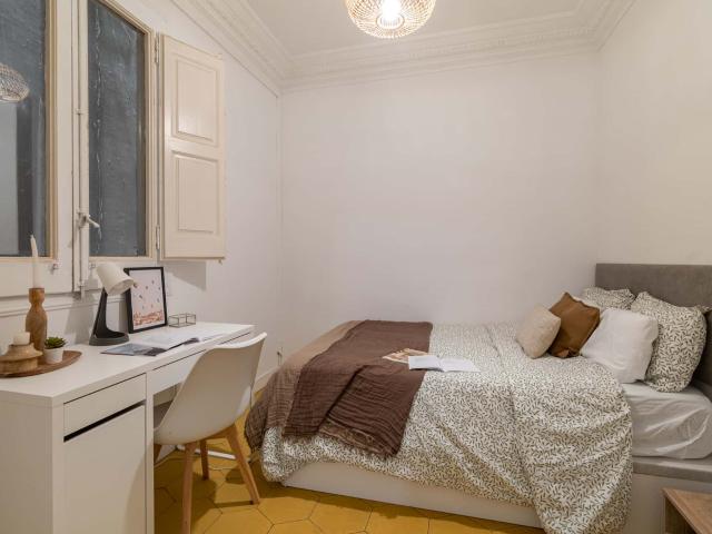 Habitacion privada en Muntaner, Barcelona
