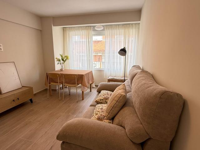 Habitación reformada en Calle Maestro Caballero – ¡lista para entrar a vivir!