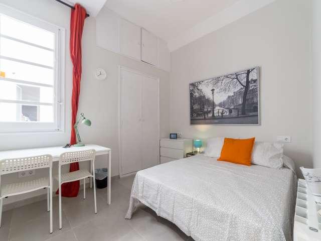 Habitación renovada en un apartamento de 5 dormitorios en L'Eixample Valencia