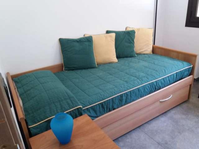 Habitación soleada en casa de 6 dormitorios en Sant Cugat del Vallès