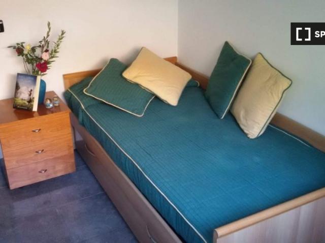 Habitación soleada en casa de 6 dormitorios en Sant Cugat del Vallès