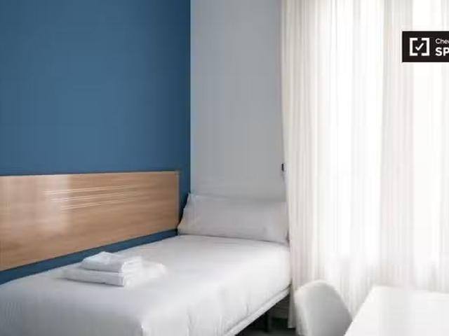 Habitación soleada en alquiler en Madrid Centro