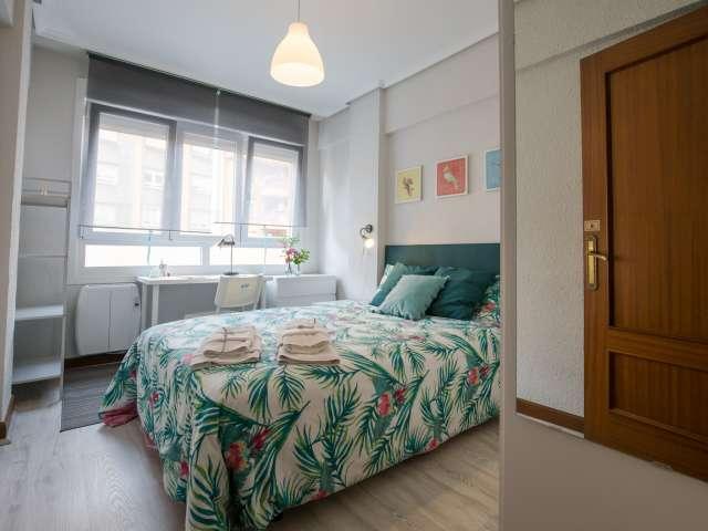 Habitación soleada en apartamento de 3 dormitorios en Uribarri, Bilbao