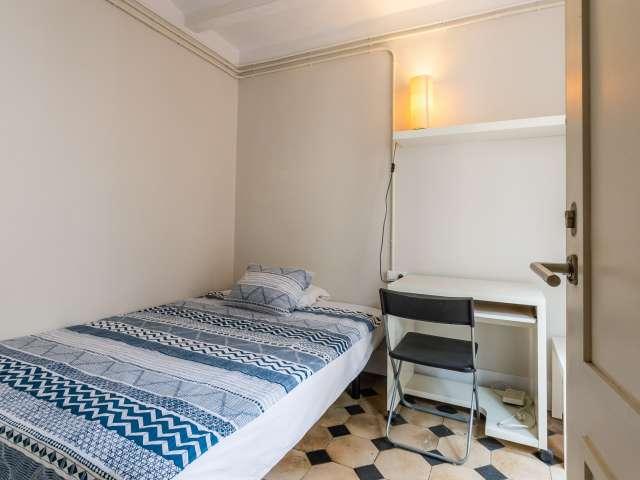 Habitación soleada en apartamento de 5 dormitorios en Barri Gòtic, Barcelona