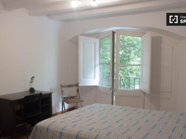 Habitación en piso compartido de 5 habitaciones en El Raval, Barcelona