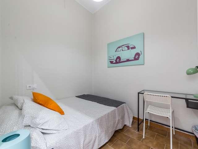 Habitación totalmente amueblada, apartamento de 6 dormitorios L'Eixample Valencia
