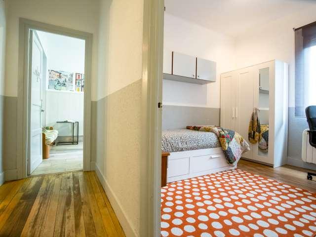 Habitación tradicional en apartamento de 3 dormitorios en Uribarri, Bilbao