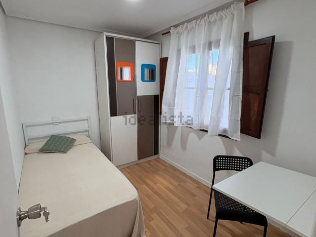 Habitación, Zona Plaza Donoso Cortés Avda Magdalena, Castellón de la Plana / Castello de la Plana