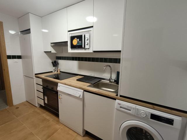 HABITACIONES DISPONIBLES EN PISO COMPARTIDO