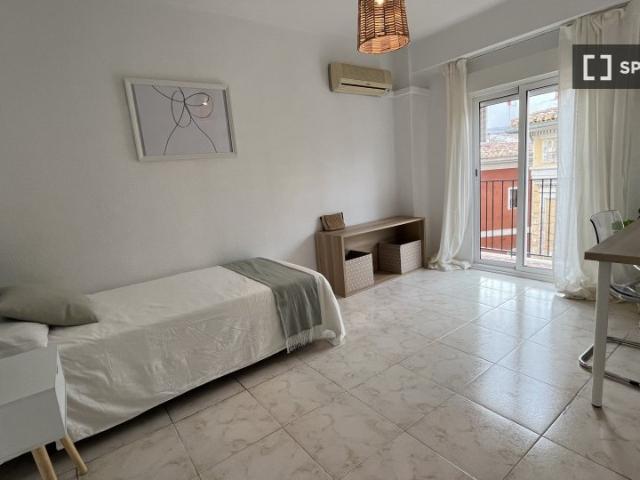 Habitaciones en alquiler en apartamento de 4 dormitorios en Valencia