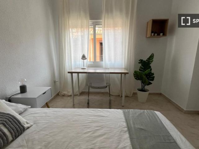 Habitaciones en alquiler en apartamento de 4 dormitorios en Valencia