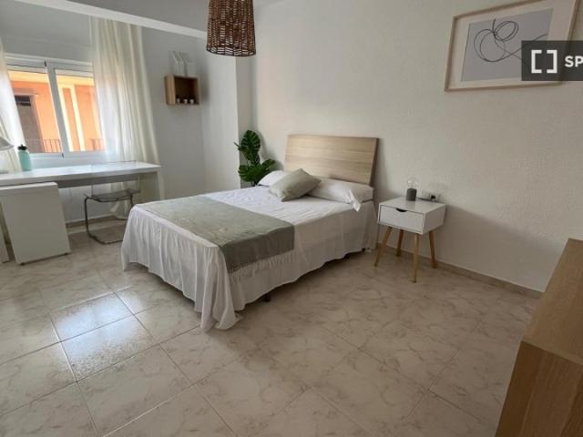 Habitaciones en alquiler en apartamento de 4 dormitorios en Valencia