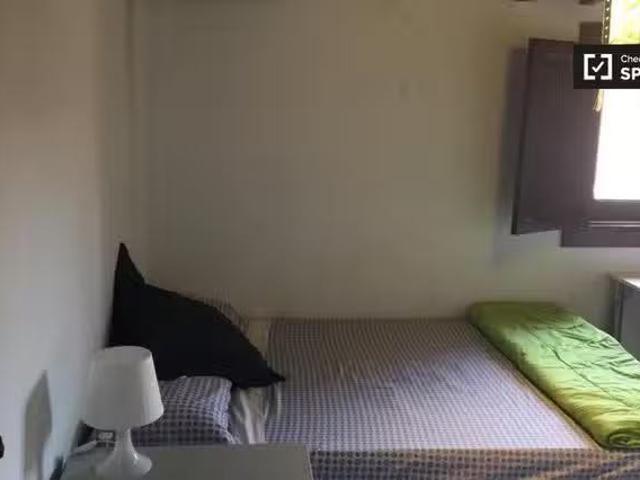 Habitaciones en alquiler en apartamento de 5 dormitorios en Al.
