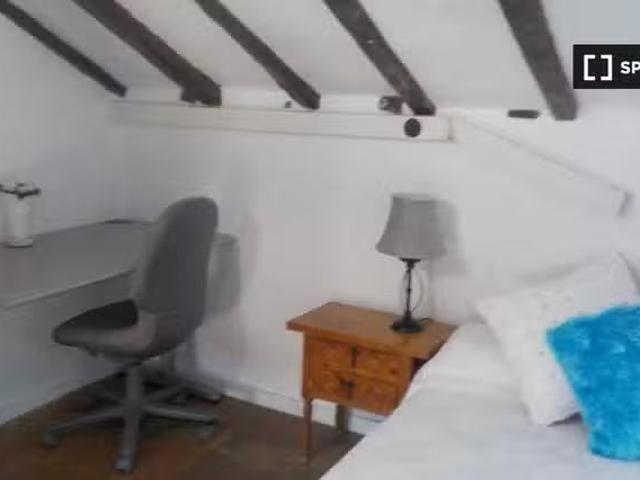 Habitaciones en alquiler en apartamento de 5 dormitorios en Al.