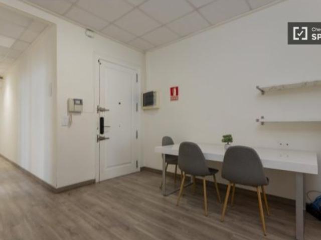 Habitaciones en alquiler en apartamento de 8 habitaciones en Extramurs