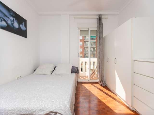 ¡Habitaciones en alquiler en piso de 5 habitaciones en Valencia!