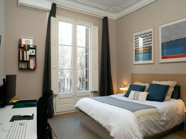 ¡Habitaciones en alquiler en piso de 5 habitaciones en Barcelona!