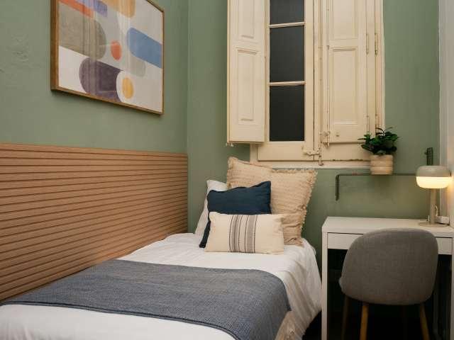 ¡Habitaciones en alquiler en piso de 5 habitaciones en Barcelona!