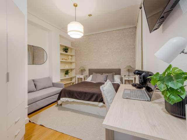¡Habitaciones en alquiler en piso de 5 habitaciones en Madrid!