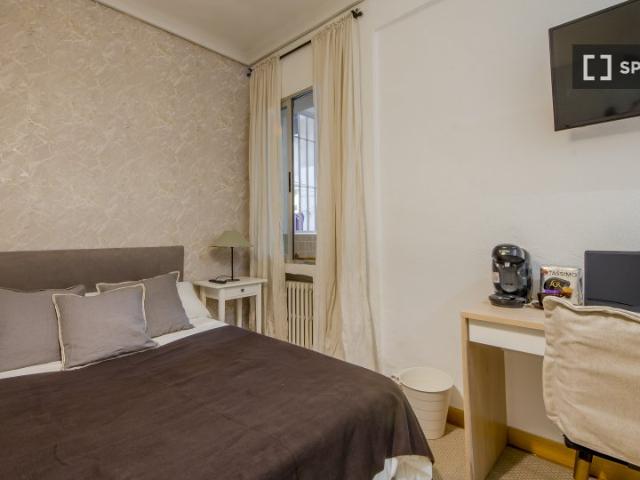 ¡Habitaciones en alquiler en piso de 5 habitaciones en Madrid!
