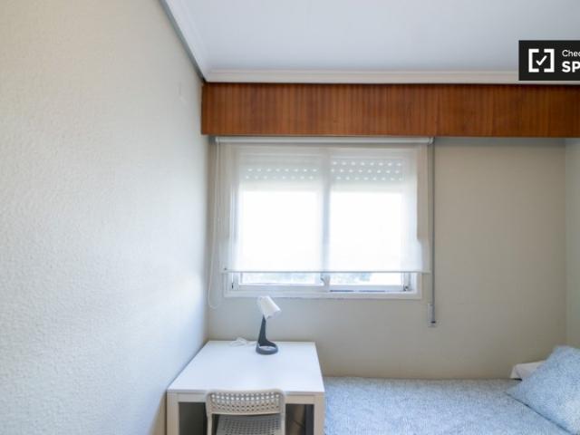 ¡Habitaciones en alquiler en piso de 6 dormitorios en Valencia!
