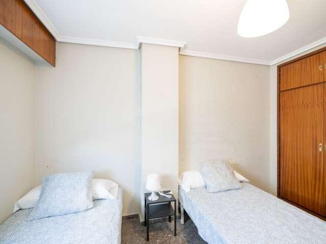 ¡Habitaciones en alquiler en piso de 6 dormitorios en Valencia!