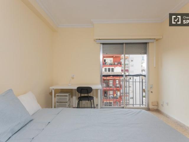 Habitación en un apartamento compartido de 6 habitaciones, Jaume Roig