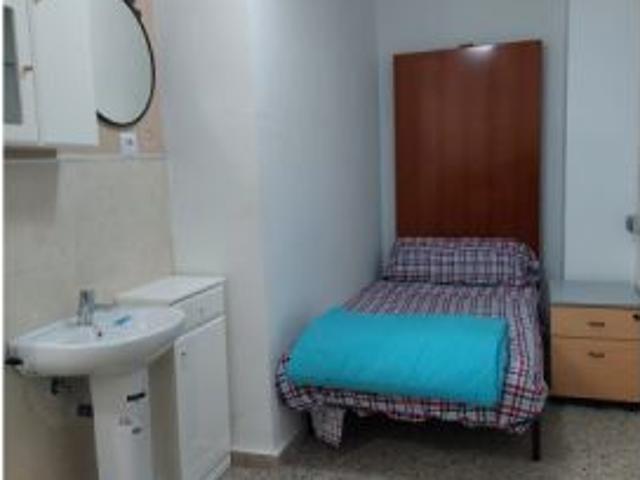 Habitaciones en alquiler en piso de 9 habitaciones en Av. De Pablo Iglesias