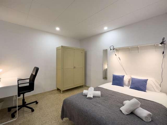 ¡Habitaciones en alquiler en un apartamento de 7 habitaciones en Barcelona!