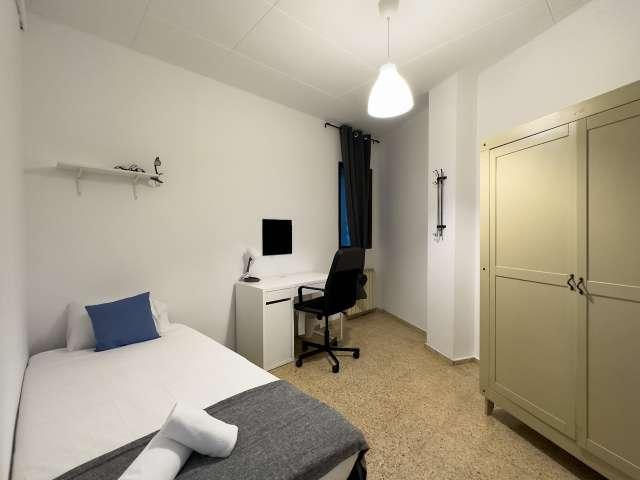 ¡Habitaciones en alquiler en un apartamento de 7 habitaciones en Barcelona!
