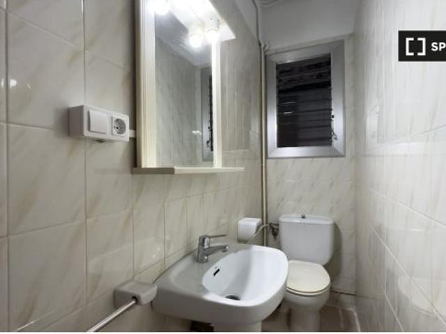¡Habitaciones en alquiler en un apartamento de 7 habitaciones en Barcelona!