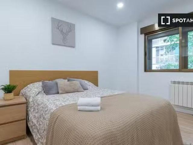 ¡Habitaciones en alquiler en un apartamento de 4 habitaciones.