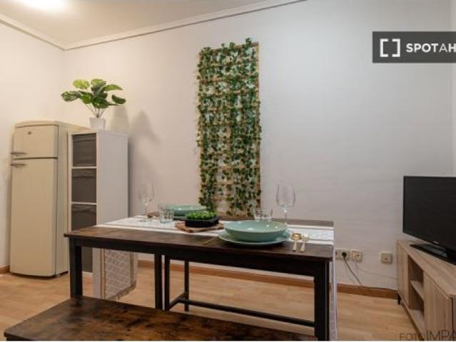 ¡Habitaciones en alquiler en un apartamento de 5 habitaciones en Madrid!