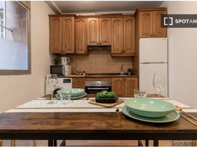¡Habitaciones en alquiler en un apartamento de 5 habitaciones en Madrid!