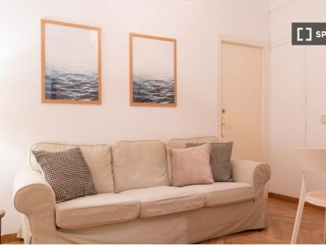 ¡Habitaciones en alquiler en un apartamento de 6 habitaciones en Madrid!