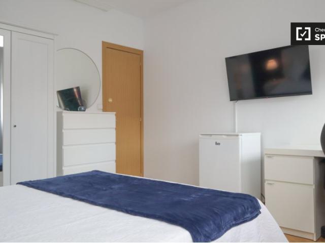 Habitación en piso compartido de 5 camas en Valdebernardo, Madrid