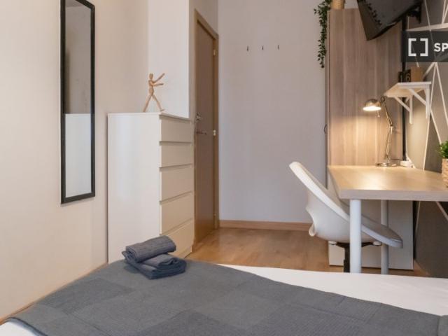 Habitación en piso compartido de 7 habitaciones en alquiler en Palacio, Madrid