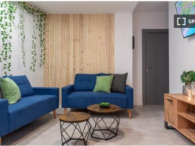 ¡Habitaciones en alquiler en un piso de 7 habitaciones en Madrid!