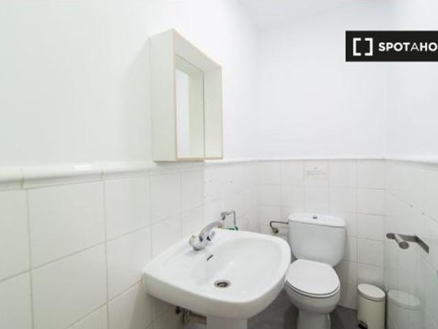 ¡Habitaciones en alquiler en un piso de 10 habitaciones en Madrid!