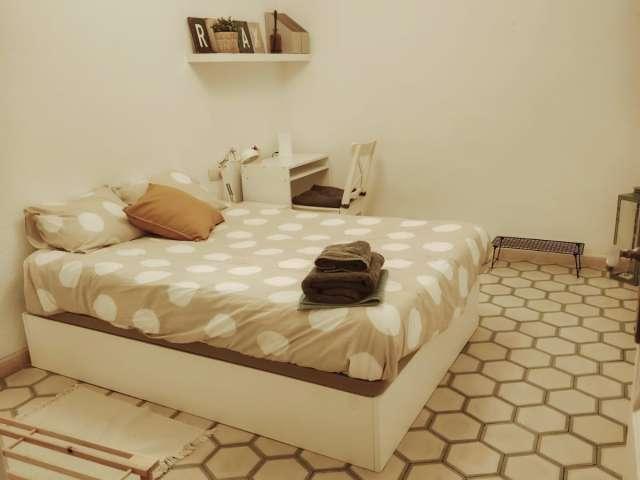 Habitaciones en apartamento de 3 dormitorios en Sant Martí